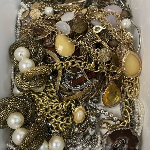 1 LB VTG mod jewelry lot~ tangled chain, necklaces, jewelry gold, silver - Picture 4 of 7